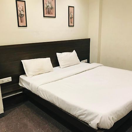 Hotel Divine إندور المظهر الخارجي الصورة
