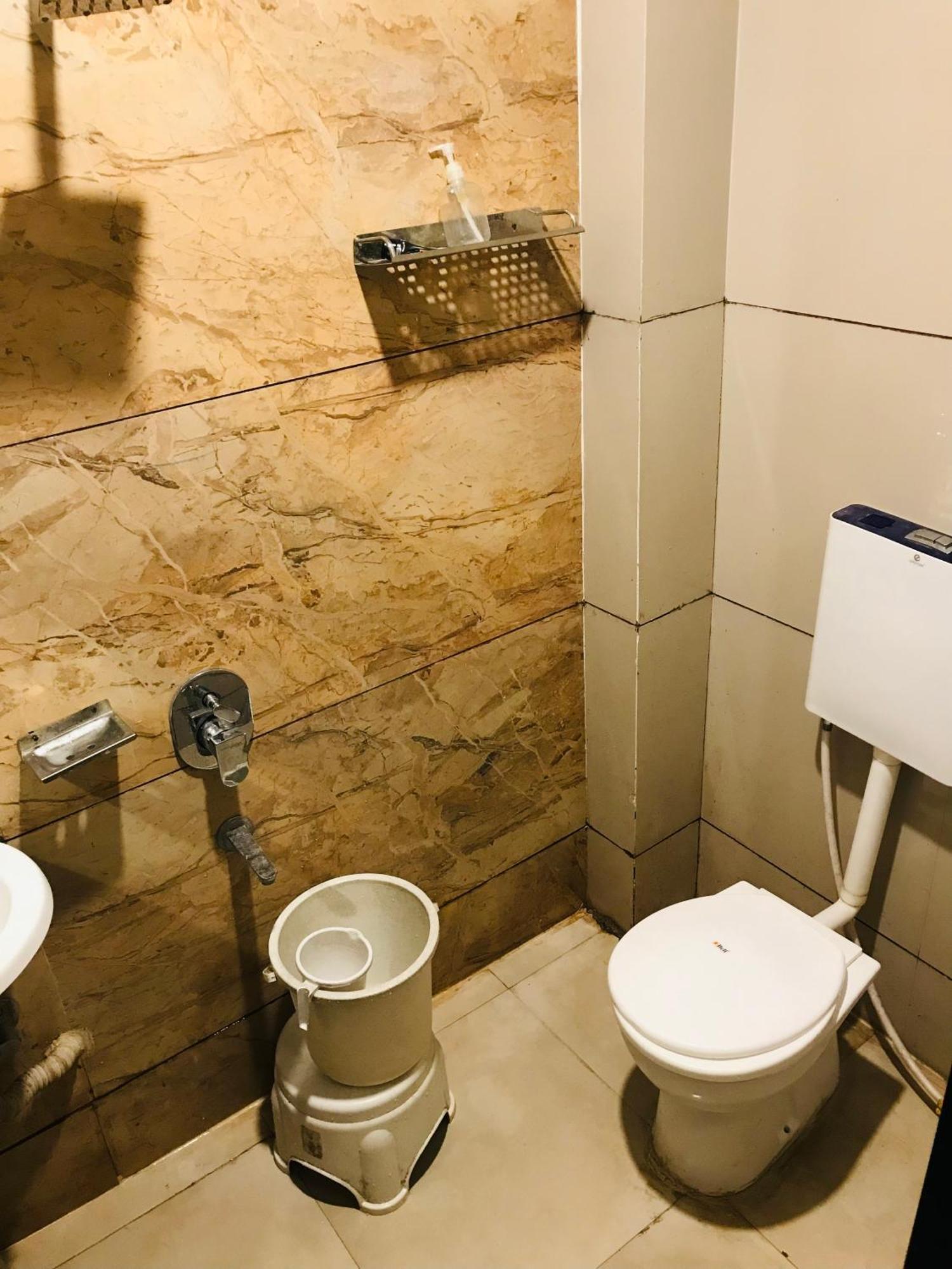 Hotel Divine إندور المظهر الخارجي الصورة